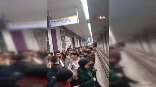 Metro arızalandı, vatandaşlar mağdur oldu