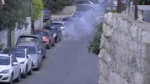 Mescid-i Aksa'da Müslümanlara gaz bombası ile müdahale
