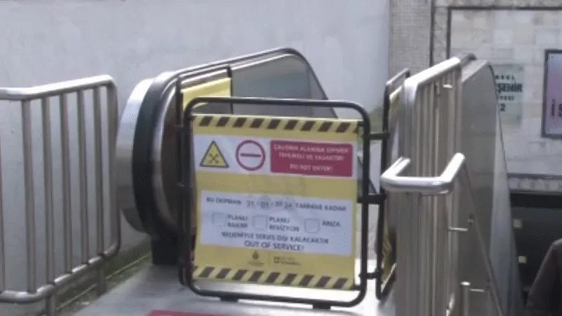 Metro istasyonunda yürüyen merdiven çöktü
