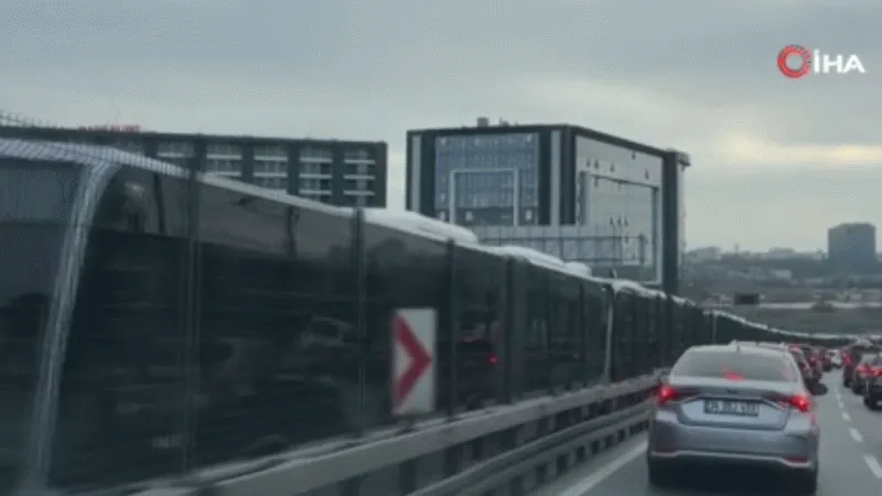 Metrobüs yolculuğu çileye döndü