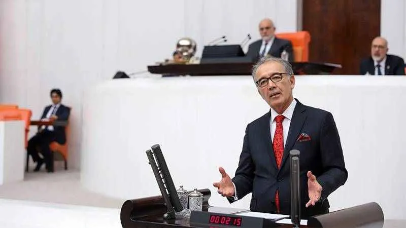 Ahat Andican, kurucusu olduğu İYİ Parti’den istifa etti