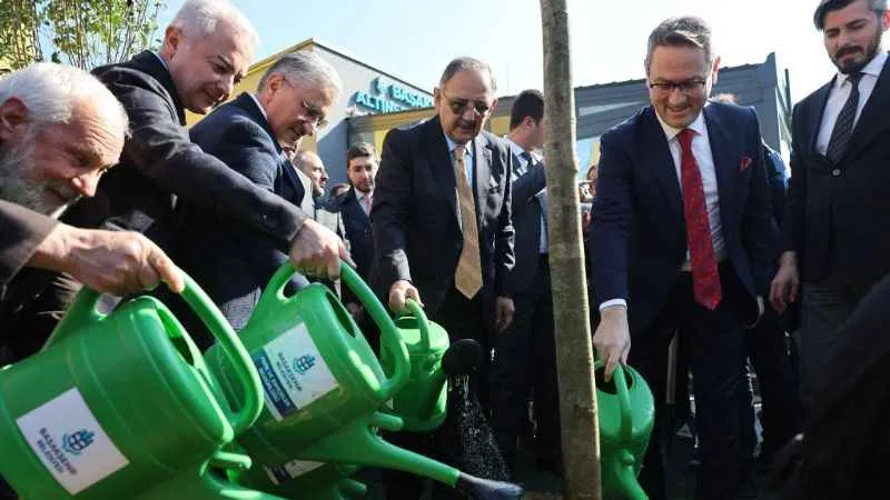 Yeşilin şehri Başakşehir’de Altınşehir Millet Bahçesi hizmete açıldı