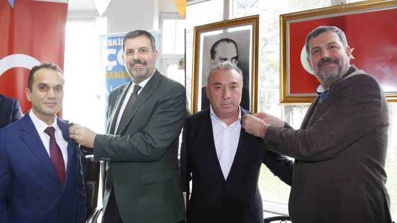 Eskişehir'de İYİ Partiden istifa eden Fevzi Akpınar ve Hakan Orhan Ak, AK Parti'ye geçti