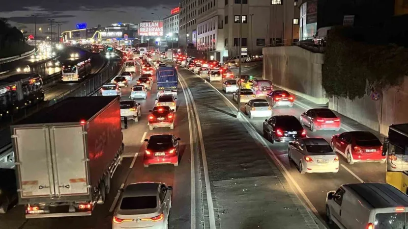 Akşam saatlerinde İstanbullu'nun trafik çilesi