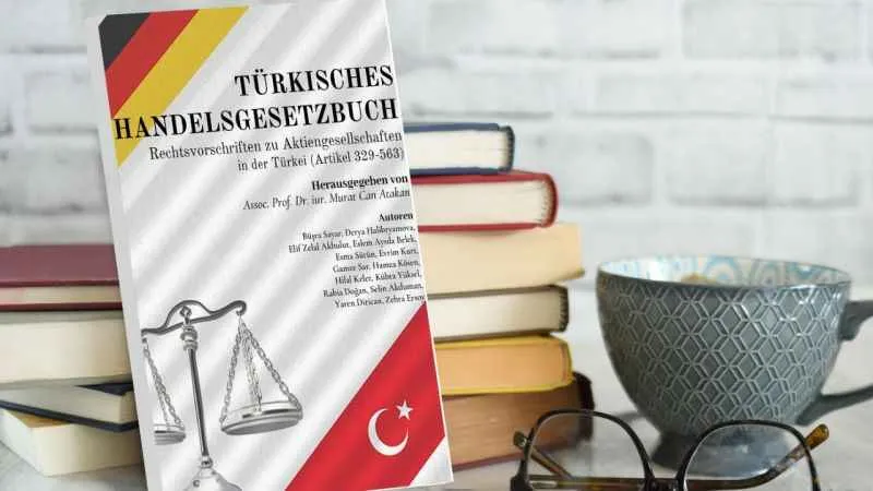 Almanca hukuk kitabı yazdılar, gelirini depremzedelere bağışladılar