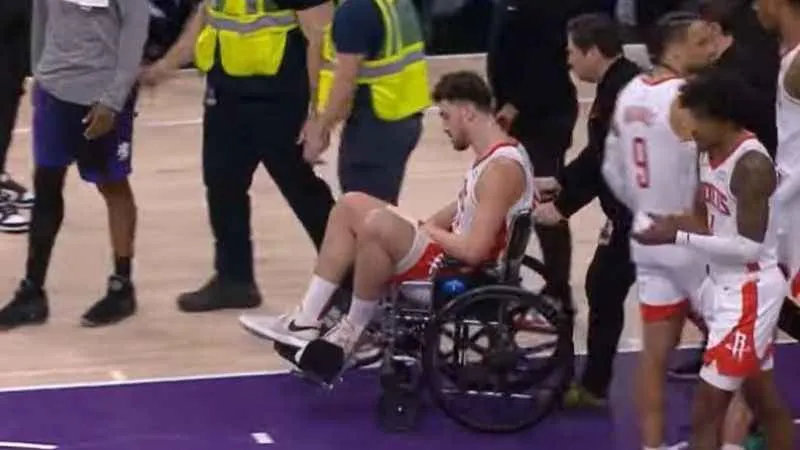 NBA’de sakatlanan Alperen Şengün, salonu tekerlekli sandalyeyle terk etti