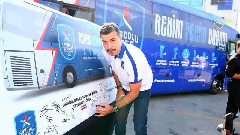 Anadolu Isuzu, Anadolu Efes'in başarı yolculuğuna değer katmaya devam ediyor