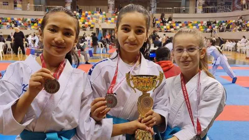 Arnavutköy'ün karatecilerinden üstün başarı