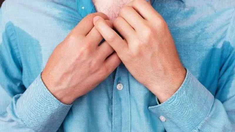 Aşırı el ve koltuk altı terlemesi neden olur? Aşırı terlemenin çözümü var mı?
