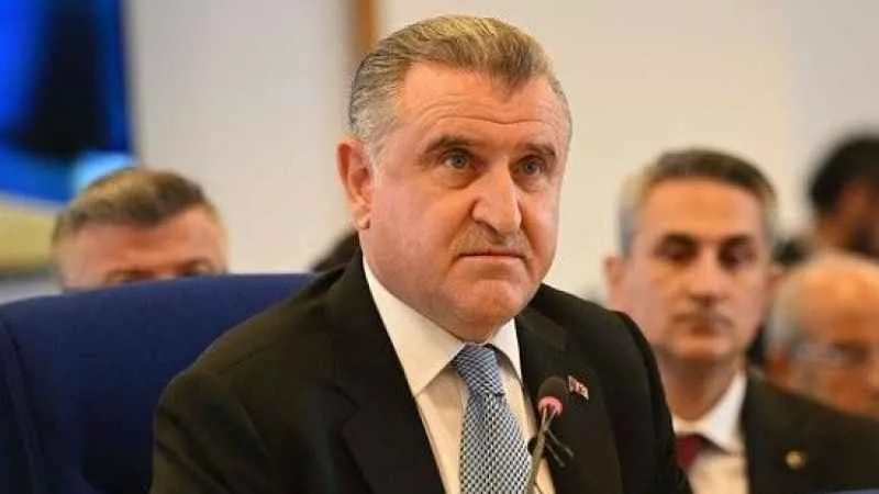 Bakan Bak'tan şampiyon olan Fenerbahçe'ye tebrik