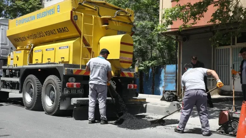 Eyüpsultan’da asfalt ve kilit taşı yenileme çalışmaları devam ediyor
