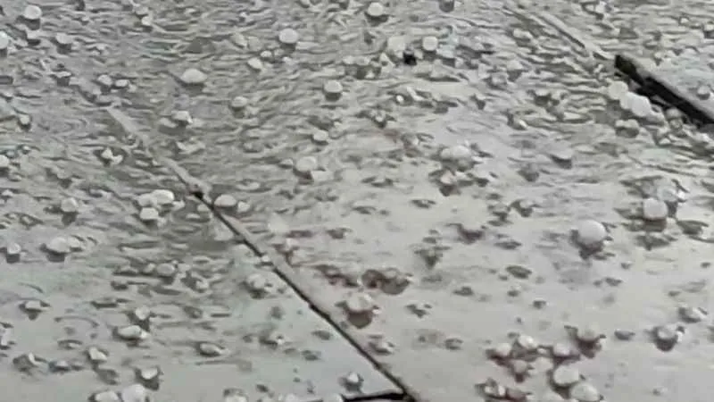 Ardahan’da misket büyüklüğünde dolu yağdı