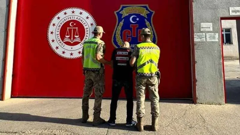 Hatay'da 25 yıl hapis cezasıyla aranan şahıs yakalanıp tutuklandı