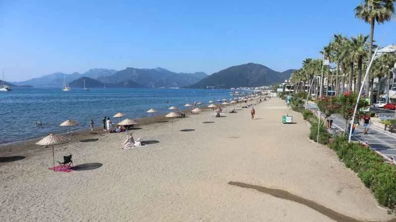Marmaris Halk Plajı’na vatandaşlardan tam not