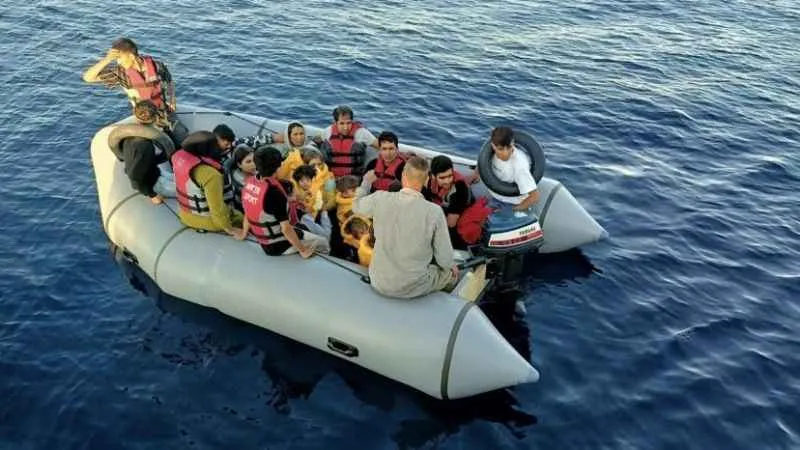 Ayvacık açıklarında 20 kaçak göçmen yakalandı