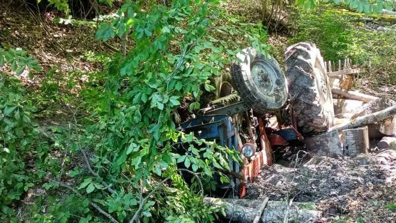 Devrilen traktörün altında kalan Cemal Aktaş hayatını kaybet