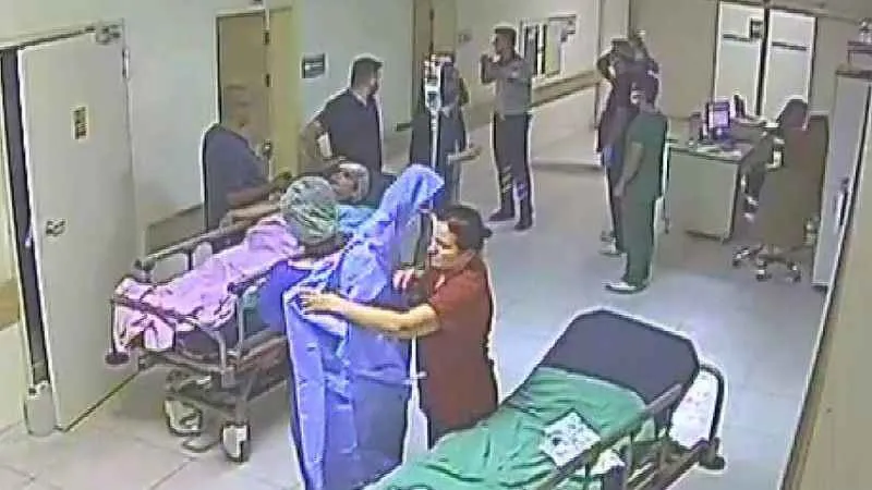 Sağlık ekibi sayesinde bebeğini deprem anında doğurdu