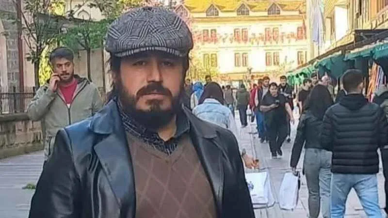  Tiyatro oyununu sergilemek için 30 günde 20 kilo verdi