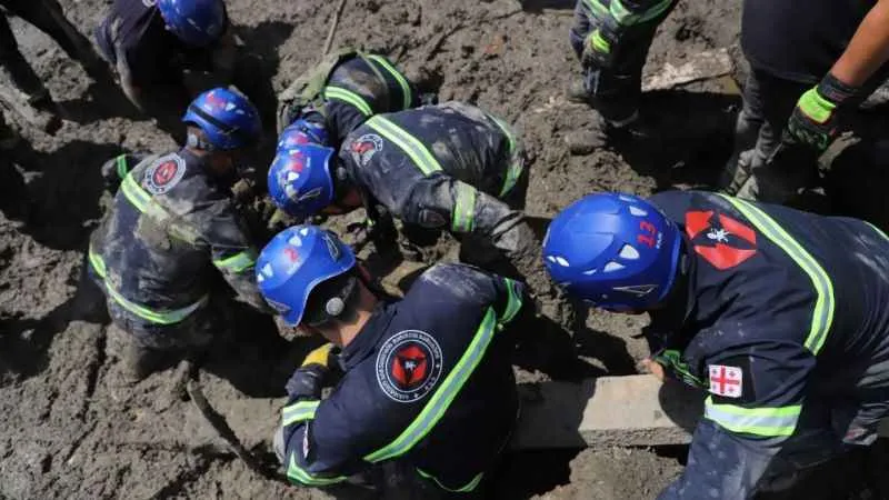 Gürcistan’da toprak kayması