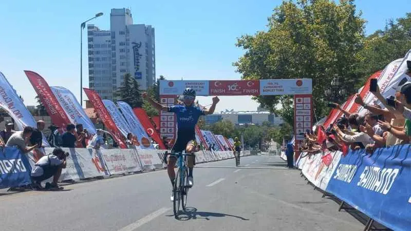 100. Yıl Cumhuriyet Bisiklet Turu 1. TBMM’nin önünde son buldu