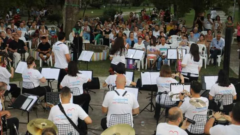 İzmit Belediyesi'nden Özkan Uğur'a müzikal anma