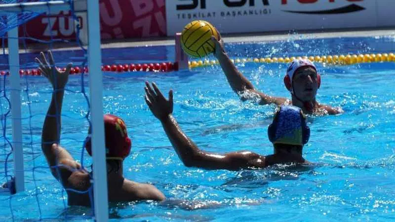Manisa'da U17 Erkekler Avrupa Sutopu Şampiyonası başladı