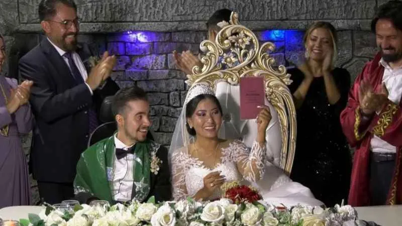 Bedensel engelli Alihan'a Filipinli gelin