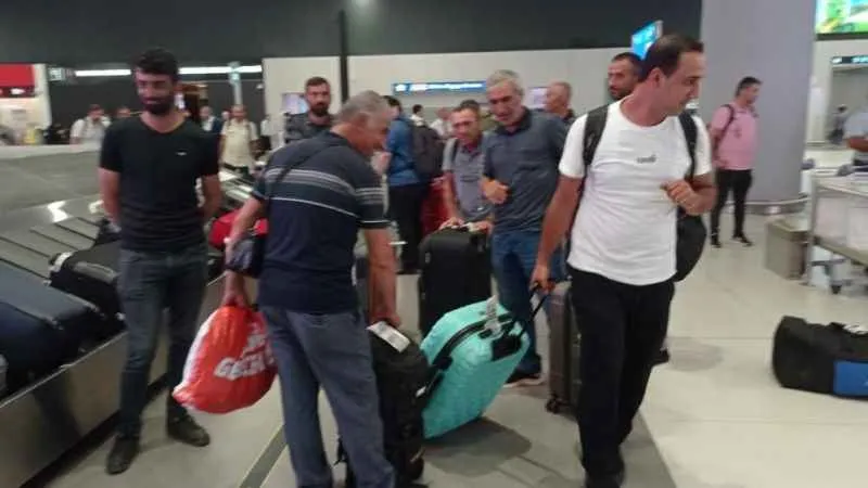 Nijer’deki Türk vatandaşları özel seferle İstanbul’a geldi