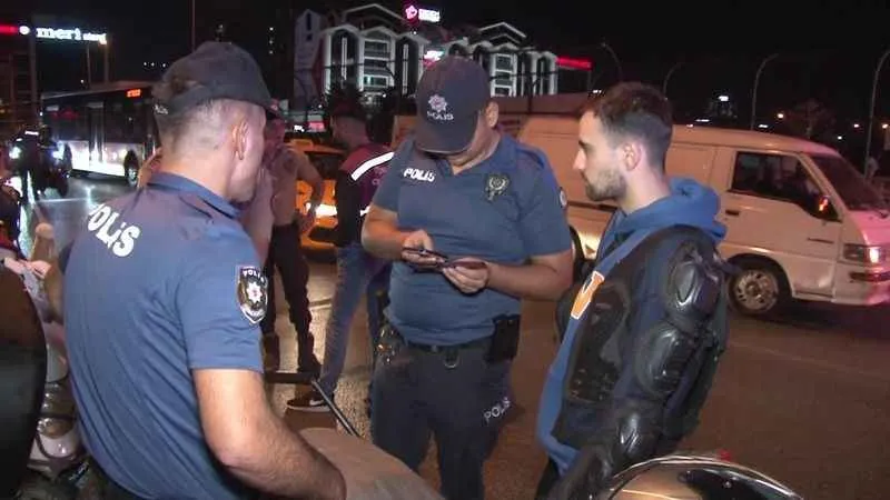 Ümraniye'de kurallara uymayan motosiklet sürücülerine ceza