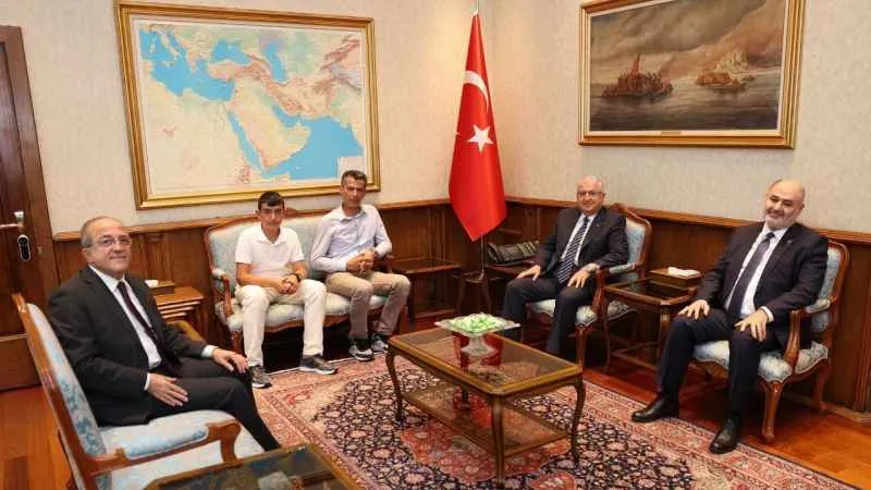 Bakan Güler, LGS ikincisi Elazığlı Muhammet'i kabul etti