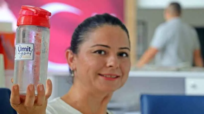 Suyu cam matarada içmeye başladılar, 6 ayda 1,5 ton plastik atığın önüne geçtiler