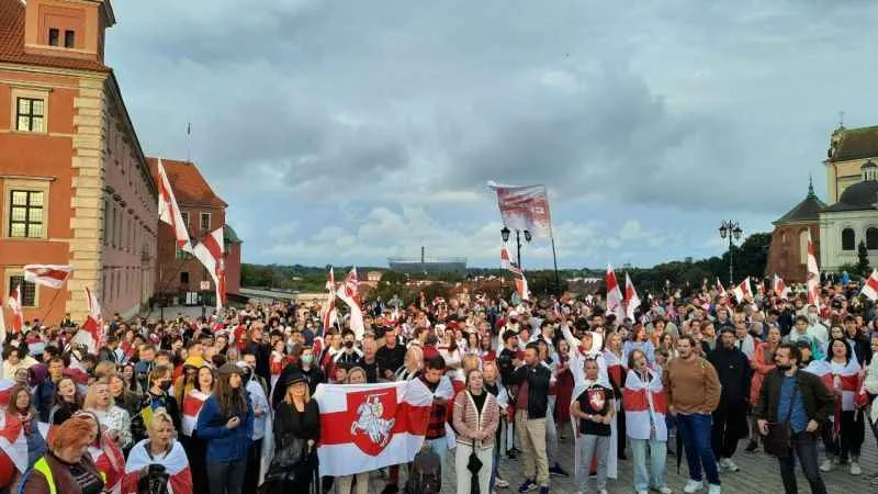 Polonya'daki Belarus vatandaşlarından cumhurbaşkanlığı seçimlerinin yıl dönümünde protesto