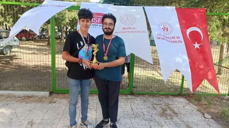 Roket fırlatıp şampiyon oldular