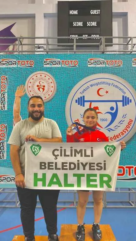 Toplamda 130 kilo kaldırdı Türkiye ikinci oldu