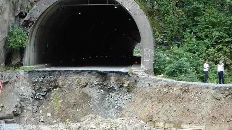 Heyelanın yıktığı 50 ili ilgilendiren yola köprü yapılacak