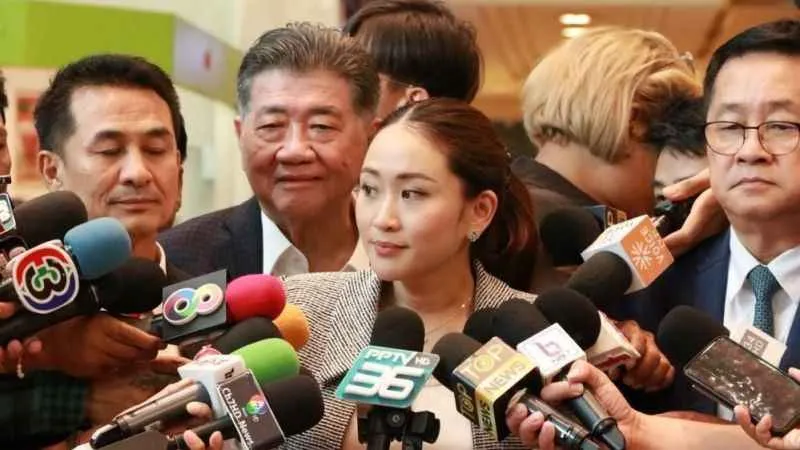 Tayland’ın sürgündeki eski Başbakanı Thaksin ülkesine dönüşünü erteledi