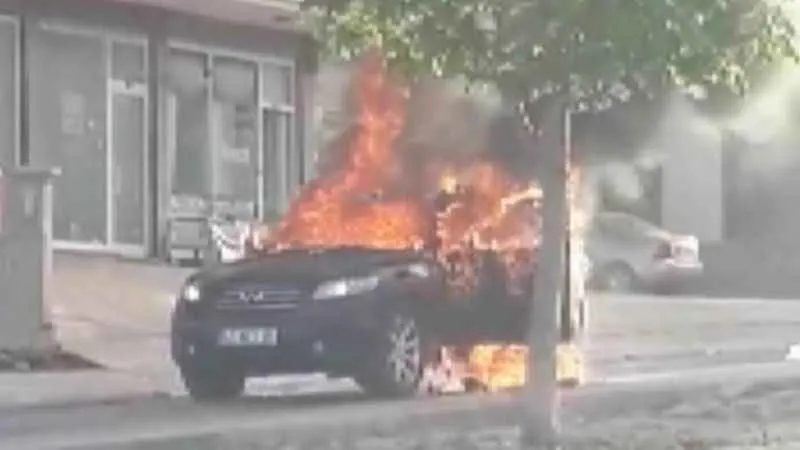 Aşırı sıcak havalarda araç yangınlarına karşı dikkat!