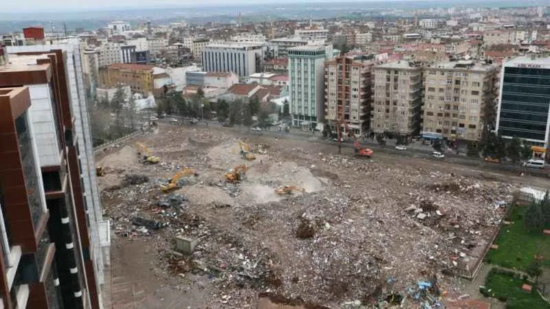 Diyarbakır'da 411 kişinin hayatını kaybettiği 6 yapıdan geriye dümdüz alan kaldı