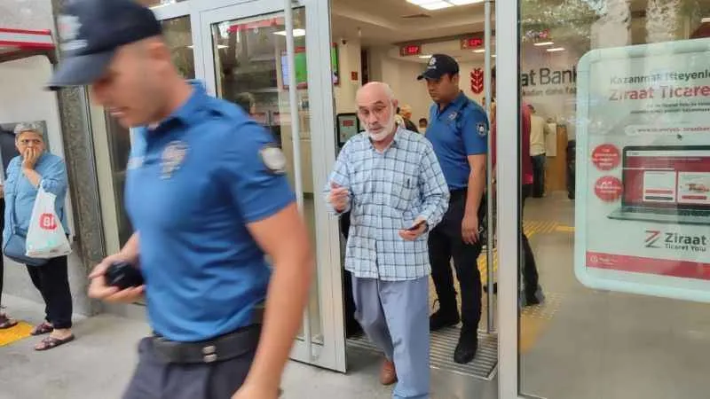 Dolandırılmak üzere olan yaşlı adamı banka görevlileri ikna edemedi, polis ikna etti