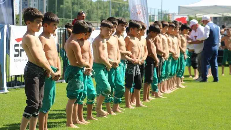 Sivas’ta Pehlivanlar er meydanına indi