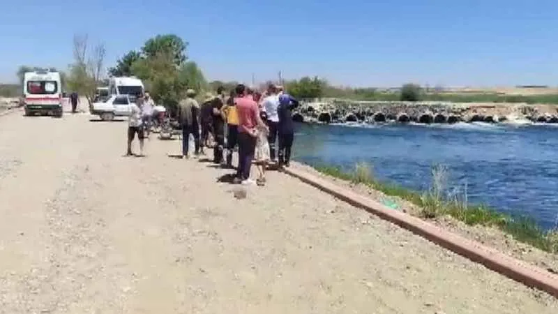 Baba-oğul girdikleri Fırat Nehri'nde kayboldu