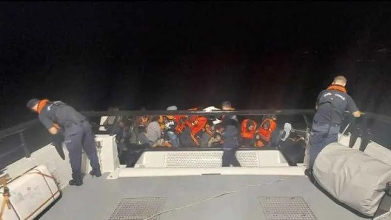 Ayvacık açıklarında 30 kaçak göçmen yakalandı