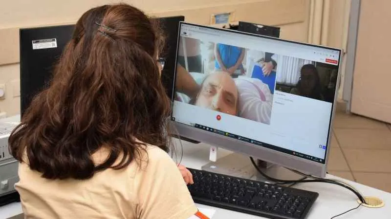Hastaneye gelemeyene video konferansla muayene