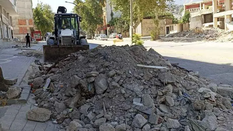 Kahramanmaraş’ta moloz yığınları kaldırılıyor