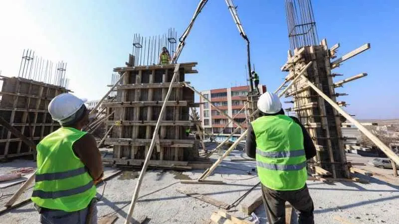 "İnşaat sektörü günlük 2 bin TL’ye çalışacak usta bulamıyor"