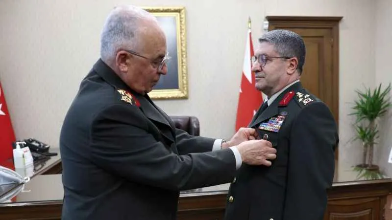 Kara Kuvvetleri Komutanlığında devir-teslim töreni