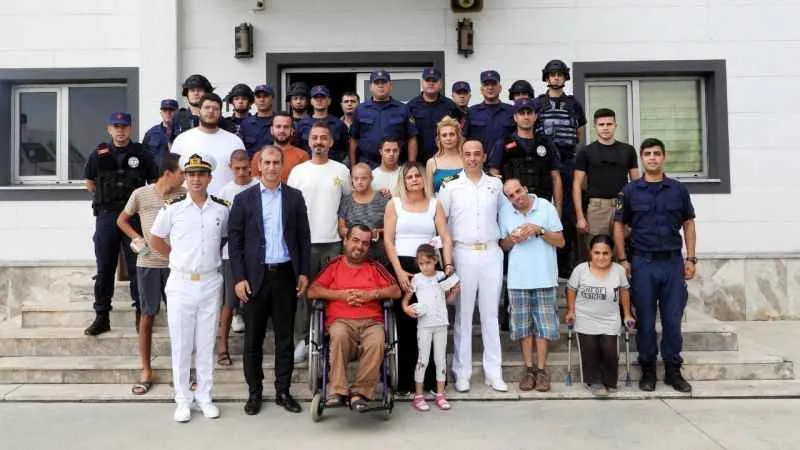 Depremzedeler kahramanlarıyla buluştu