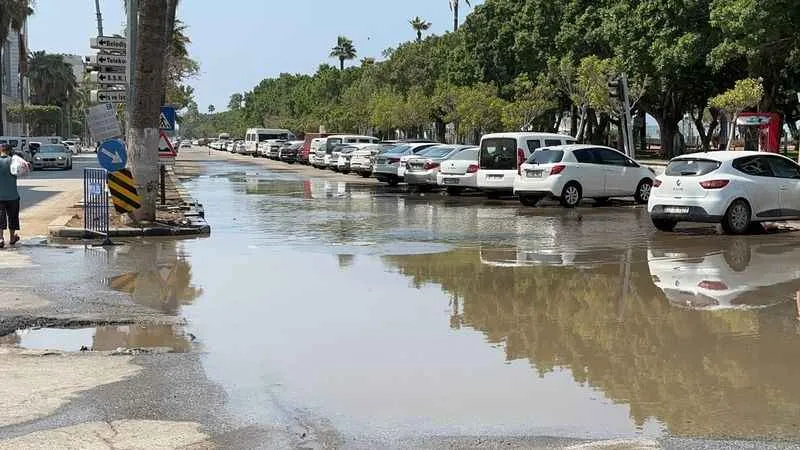 İskenderun yine sular altında kaldı