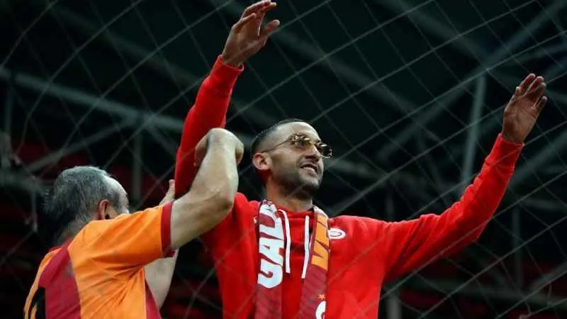 Hakim Ziyech, sarı-kırmızılı taraftarların karşısına çıktı