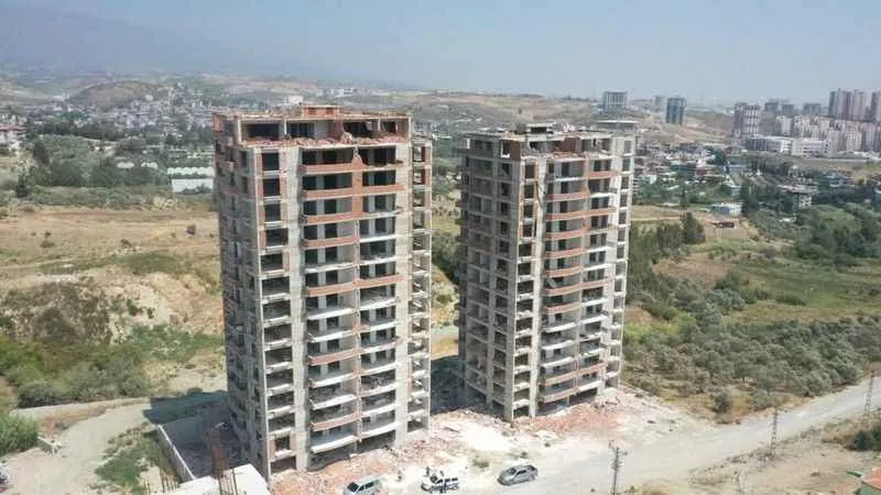 Dinamitle patlatılan 16'şar katlı iki bina bir anda yerle bir oldu, o anlar kamerada